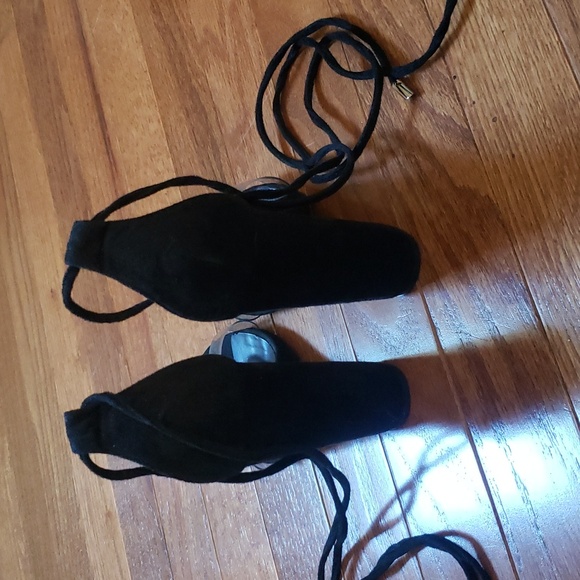 WOMENS TIE HEELS, BLACK SIZE 6 - Picture 3 of 7